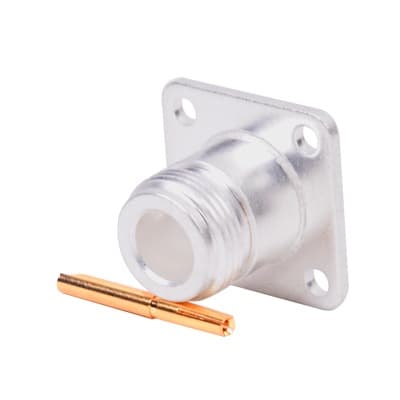 Conector N Hembra, montaje con 4 perforaciones a 18 mm