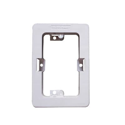 Caja Sin Fondo Universal, Color Blanco de PVC Auto Extinguible (7900-02002)